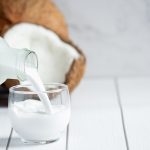 Tips Peras Santan Kelapa agar Hasil Lebih Banyak dan Kental