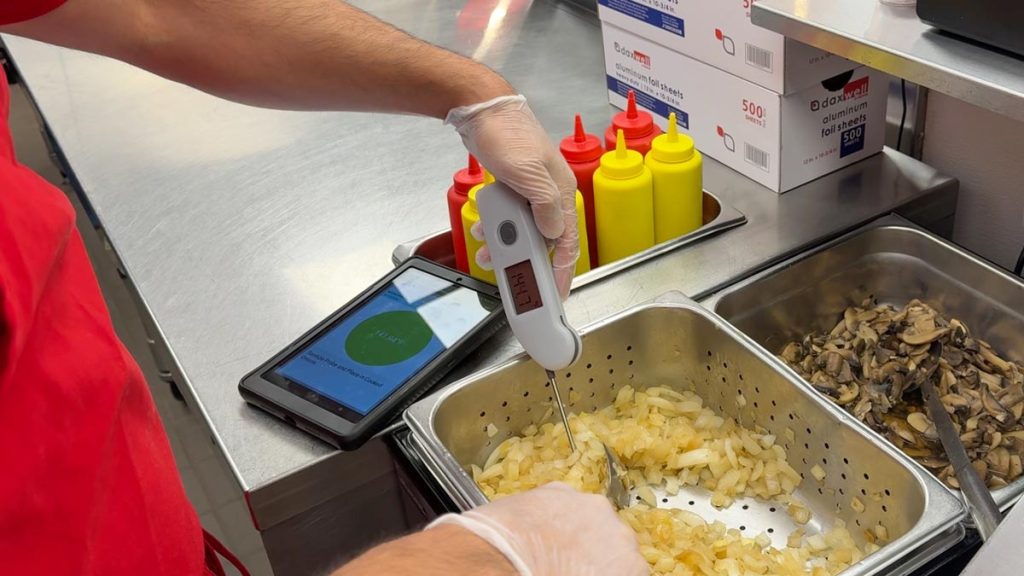 Monitoring Suhu Area Masak Dapur Profesional