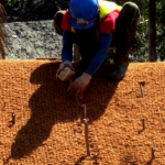 Pemanfaatan Jaring Sabut Kelapa dalam Proses Stabilisasi Lereng